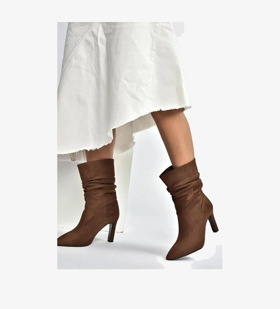 R404020302 Kahverengi Süet İnce Topuklu Büzgülü Kadın Bot - Görsel 1