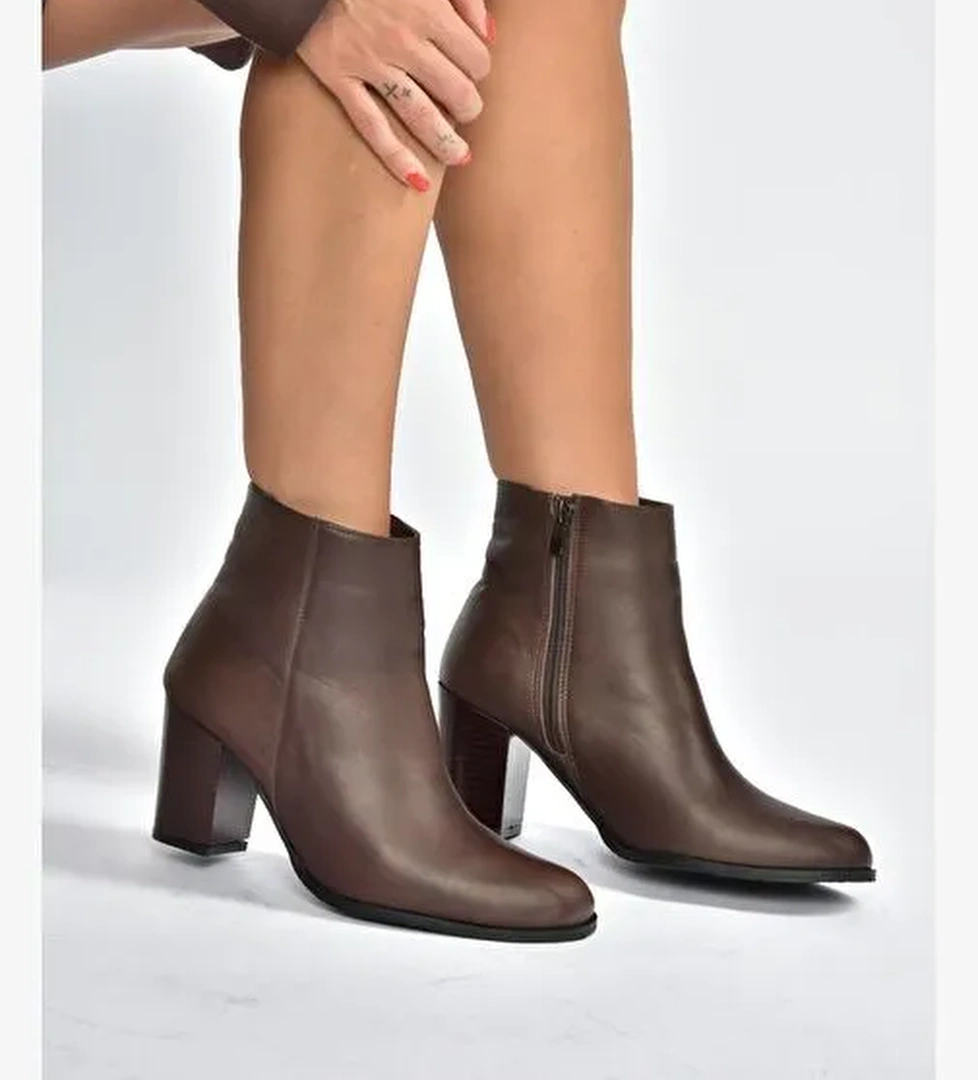V398300303 Kahverengi Hakiki Deri Kalın Topuklu Kadın Bot - Görsel 1