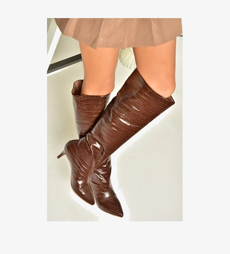 N749204011 Kahverengi Kroko Baskı Alçak Topuklu Kadın Çizme - Görsel 1
