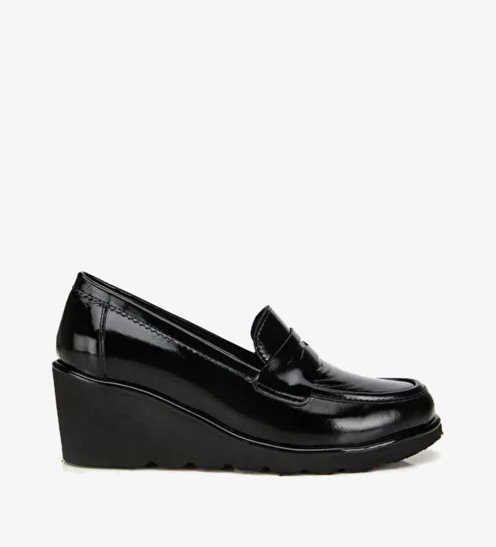 Kadın Rugan Deri Siyah Dolgu topuklu Günlük Loafer 01AYH315570A100 - Görsel 1
