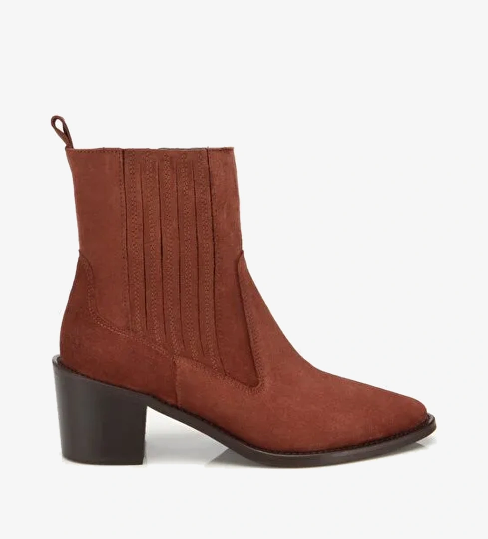 Kadın Süet Deri Taba Sivri Burunlu Lastik Detaylı Topuklu Bot 01BOH313130A440 - Görsel 1