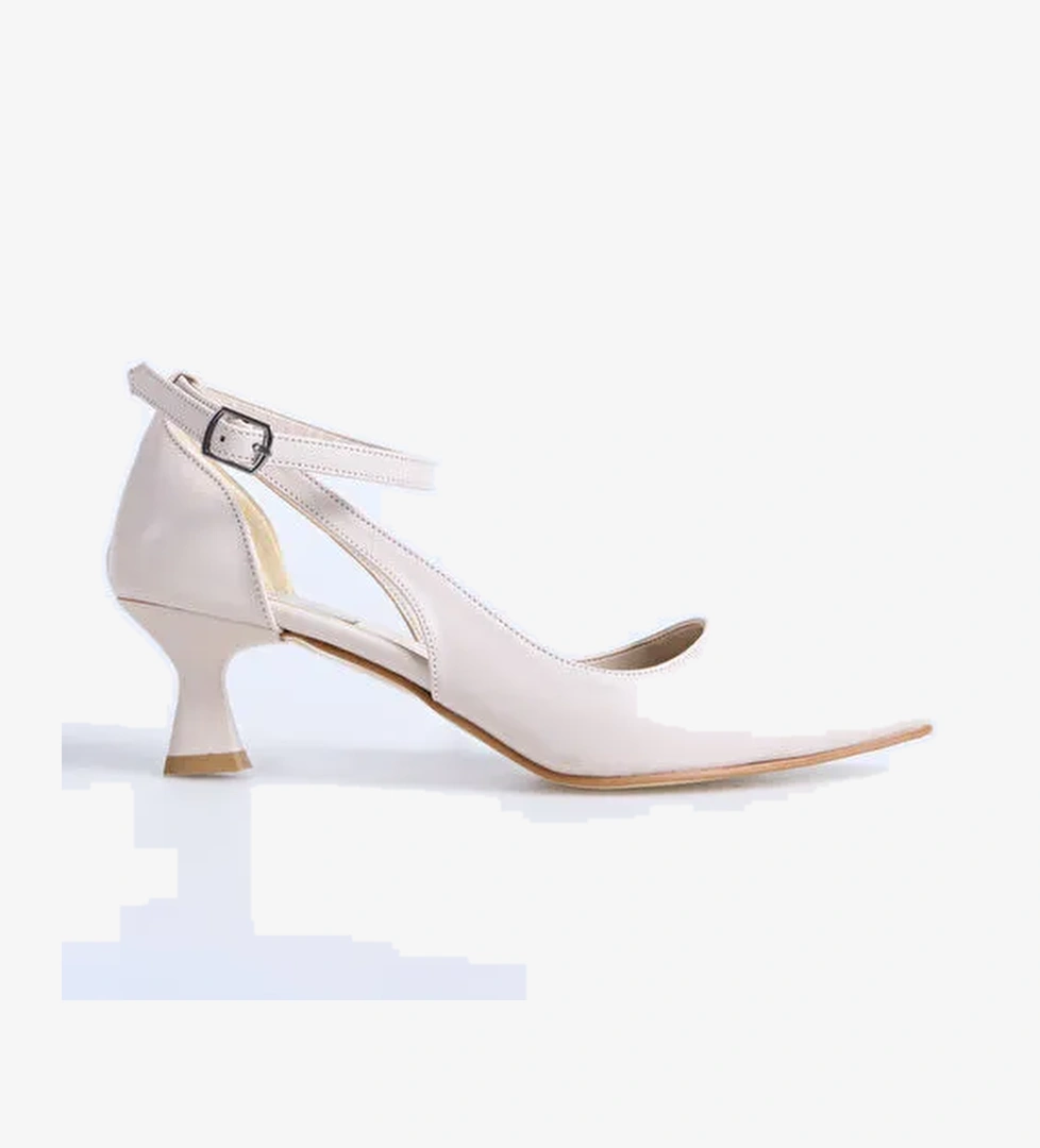 F By Fabrika F By Fabrika Bej Siyah Kadın Topuklu Ayakkabı Dika model görseli