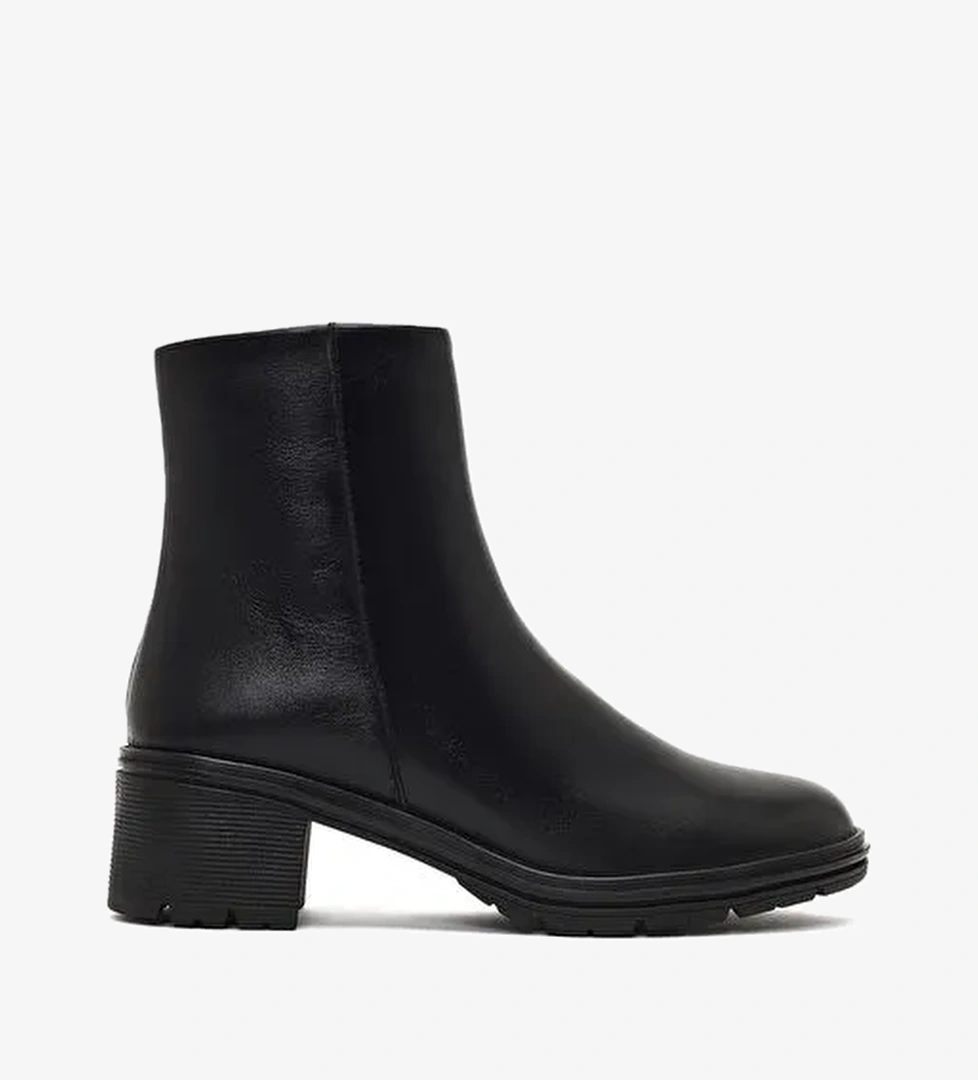 Kadın Siyah Fermuarlı Kısa Kalın Topuklu Deri Bot 25WFD414218 - Görsel 1
