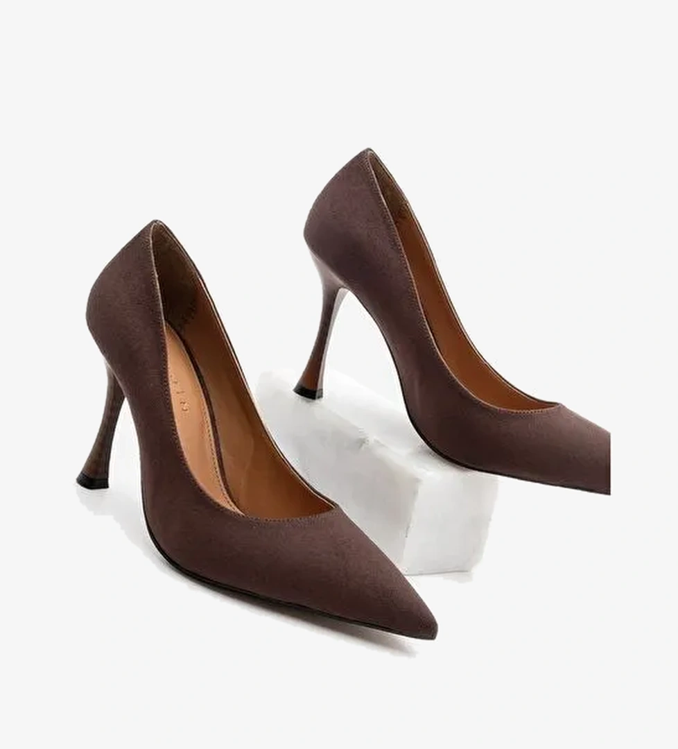 Kadın Stiletto Sivri Burun Ahşap Ökçe Desenli Topuklu Ayakkabı Oplin Kahve Süet - Görsel 1