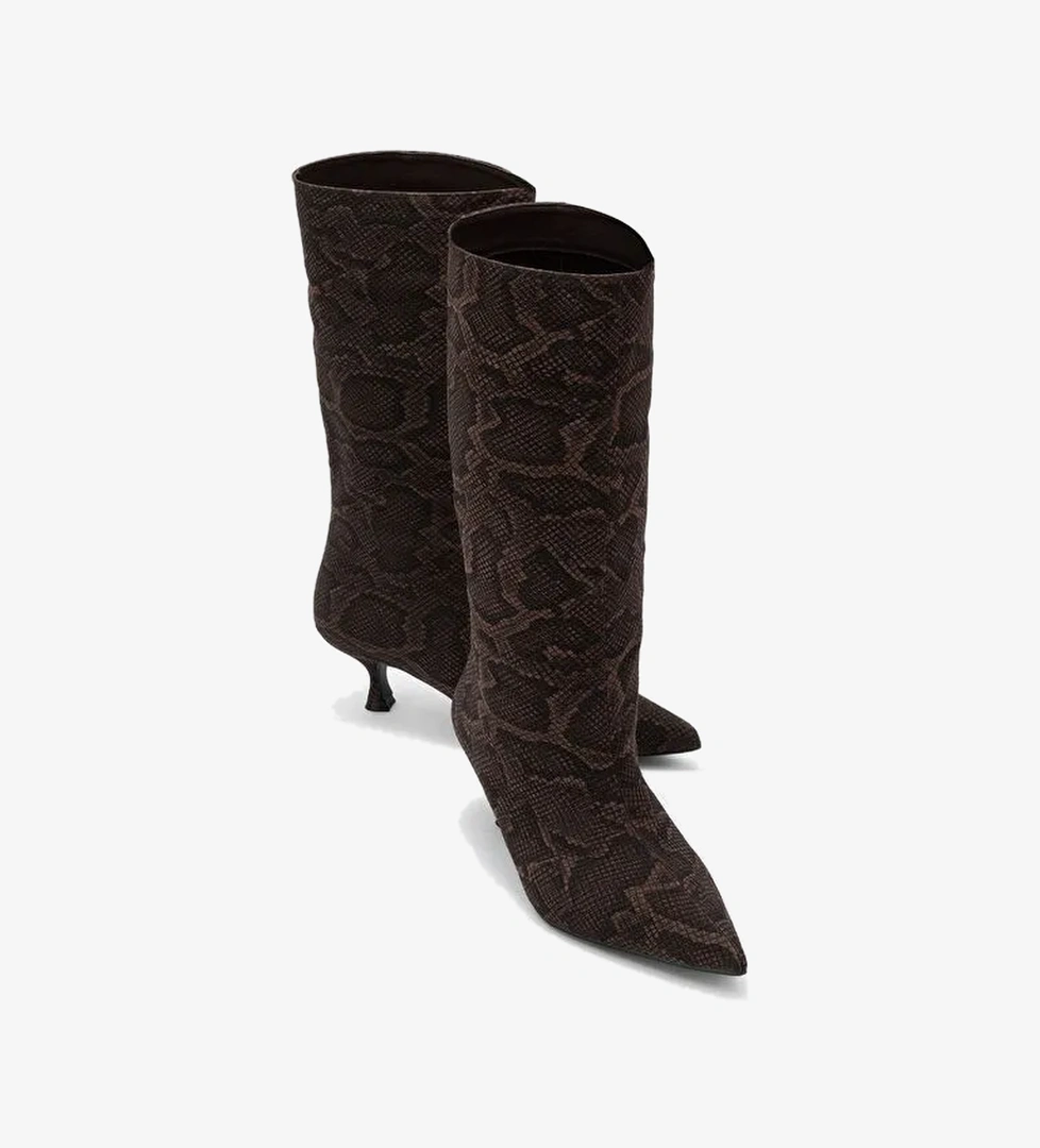 CROW Kahverengi Desenli Sivri Burunlu Kadın Topuklu Kısa Çizme - Görsel 1