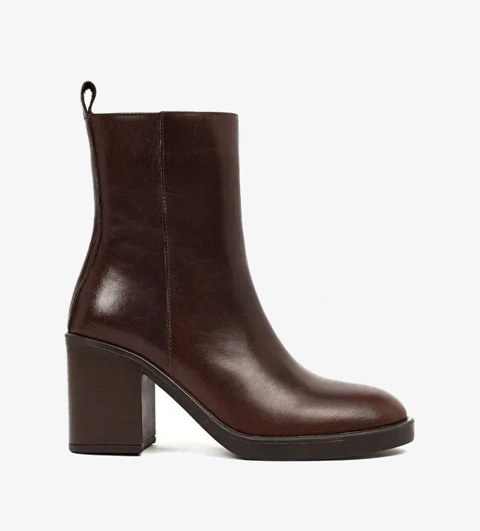 Kadın Kahverengi Fermuarlı Kalın Topuklu Deri Bot 25WFD203018 - Görsel 1