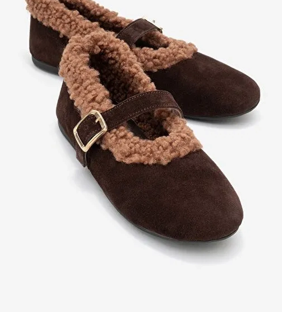 GUIN Kahverengi Süet Hakiki Deri Peluş Detaylı Kemerli Kadın Babet Ayakkabı - Görsel 1