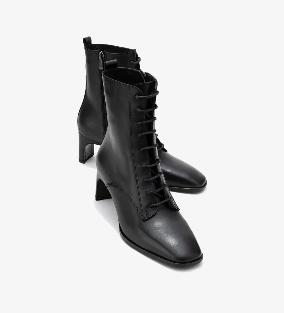 SUDY Siyah Cilt Hakiki Deri Bağcıklı Kadın Blok Topuklu Bot - Görsel 1