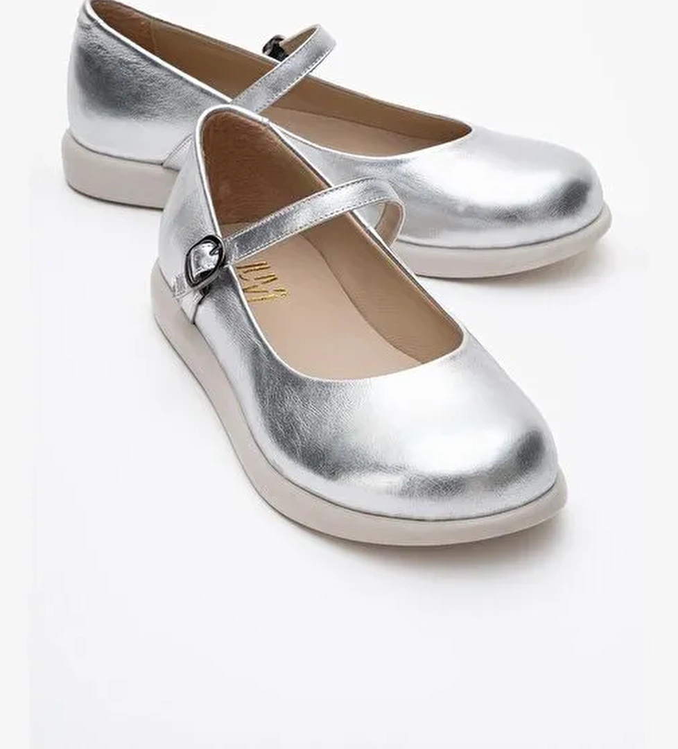 ANİSA Metalik Gümüş Bantlı Hakiki Deri Kadın Babet Ayakkabı - Görsel 1