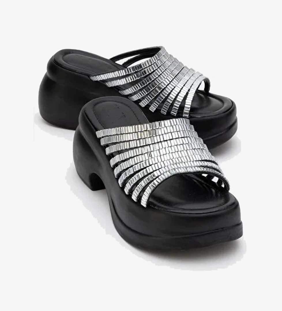 FIERRO Siyah Gümüş Taşlı Dolgu Tabanlı Kadın Terlik - Görsel 1