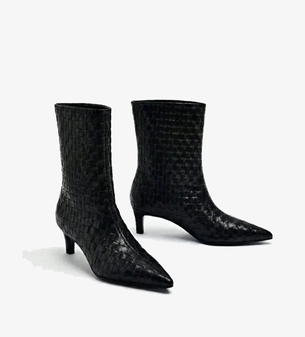 Kadın Siyah Desenli İnce Topuklu Sivri Burun Çizme - Görsel 1