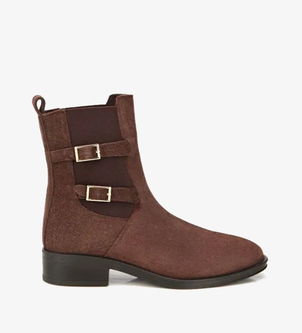 Kadın Süet Deri Kahverengi Lastik Detaylı Kemerli Bilekte Düz Bot 01BOH313400A480 - Görsel 1