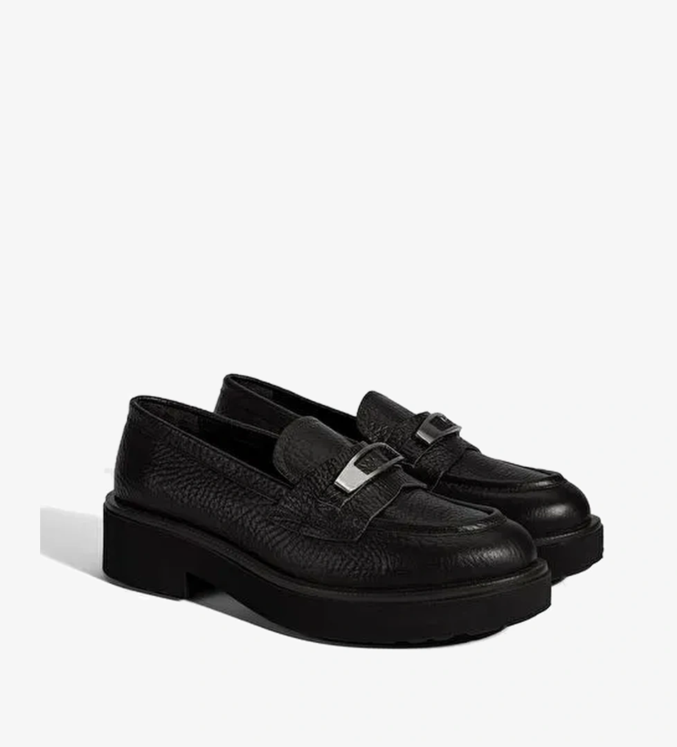 Kadın Siyah Toka Aksesuarlı Kalın Tabanlı Deri Loafer - Görsel 1