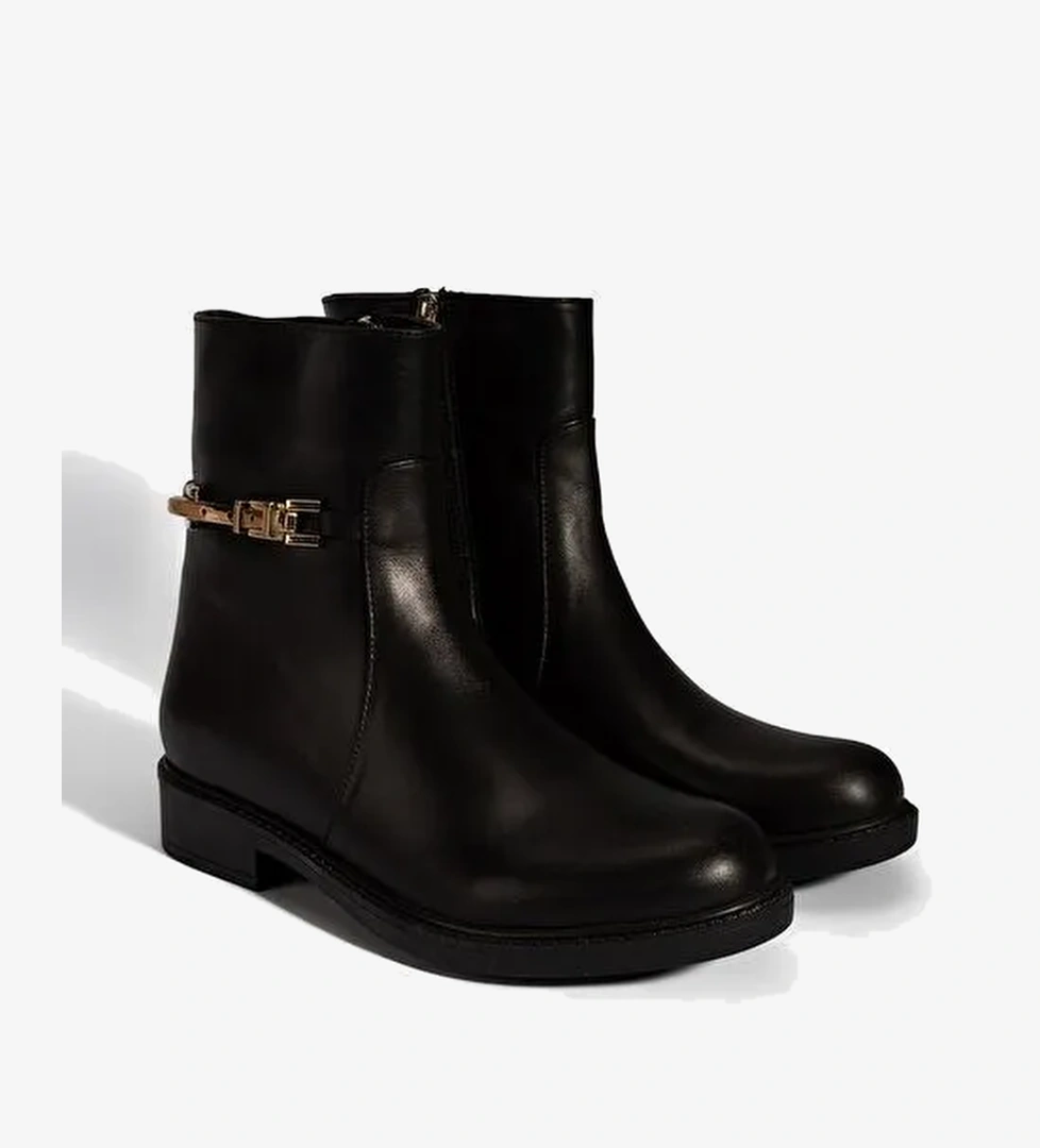Kadın Siyah Metal Aksesuarlı Deri Bot - Görsel 1