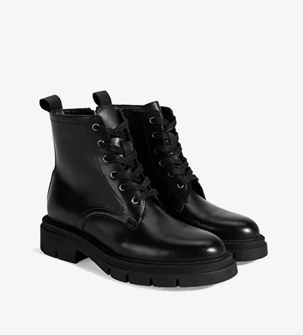 Kadın Siyah Bağcıklı Deri Postal Bot - Görsel 1