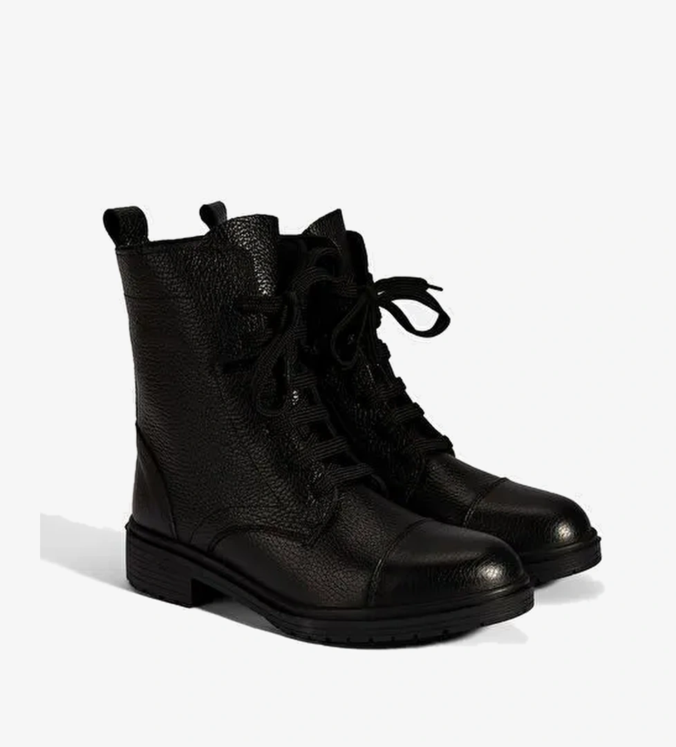 Kadın Siyah Bağcıklı Deri Postal Bot - Görsel 1