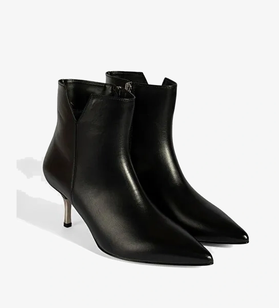 Kadın Siyah İnce Topuklu Sivri Burunlu Deri Bot - Görsel 1