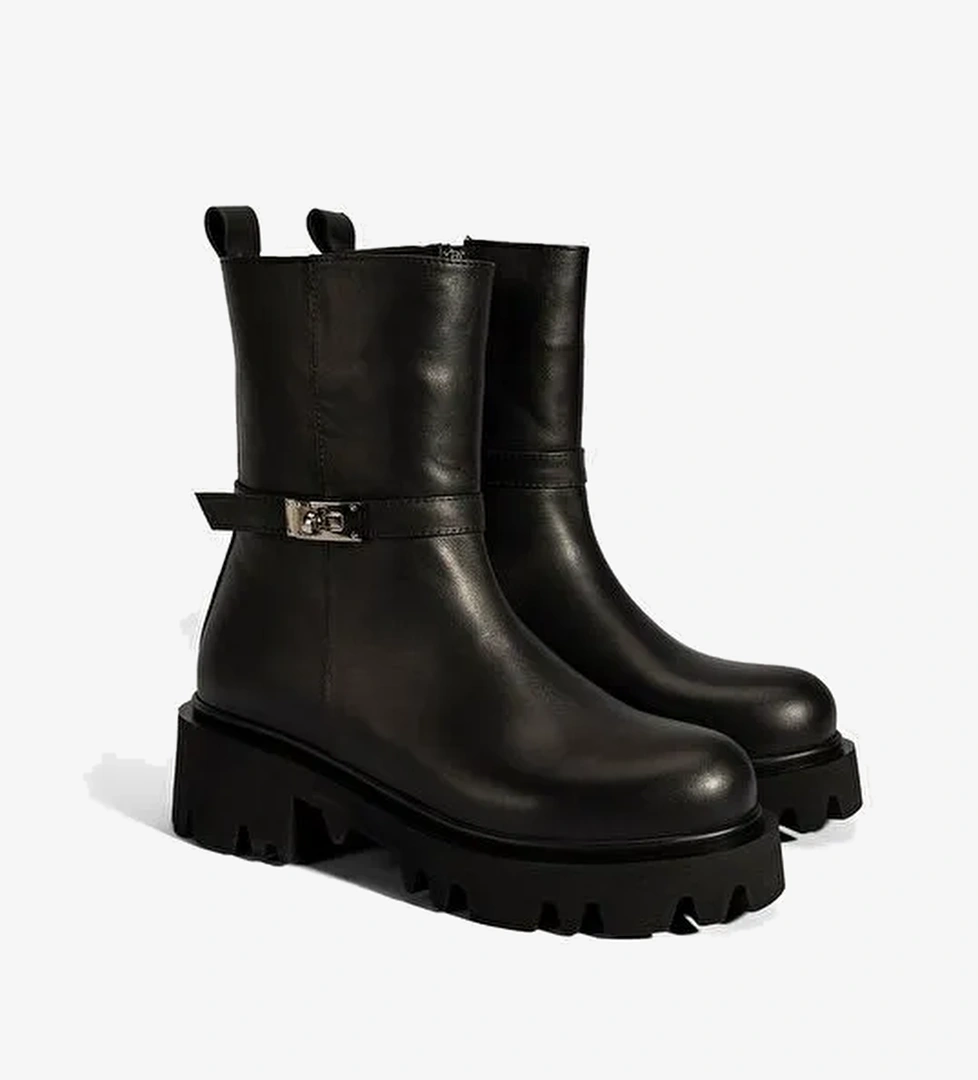 Kadın Siyah Metal Tokalı Kalın Tabanlı Deri Bot - Görsel 1