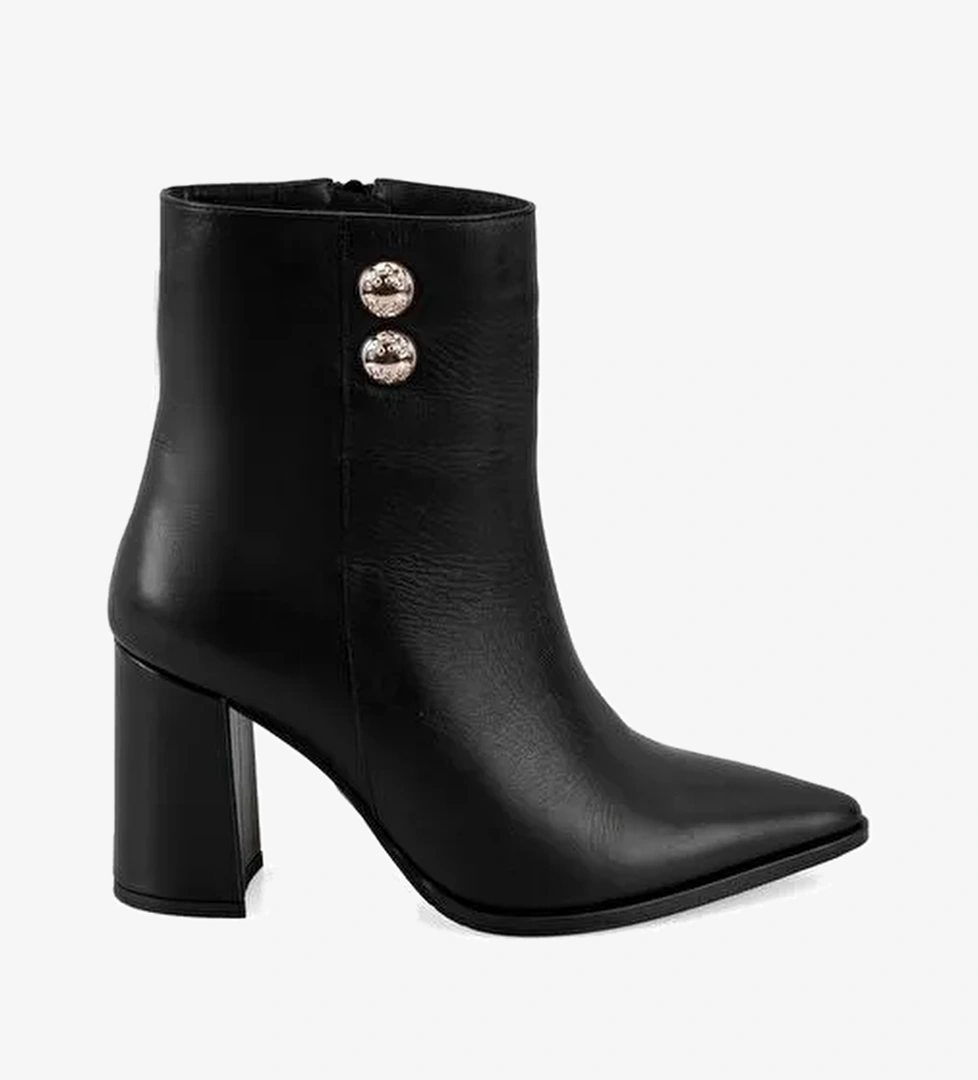 Kadın Siyah Metal Aksesuarlı Deri Topuklu Bot - Görsel 1