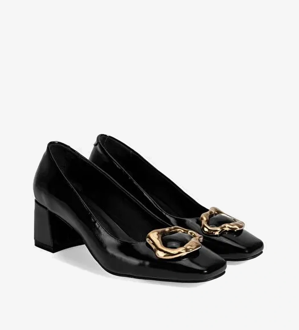 Kadın Siyah Metal Toka Aksesuarlı Rugan Topuklu Ayakkabı - Görsel 1