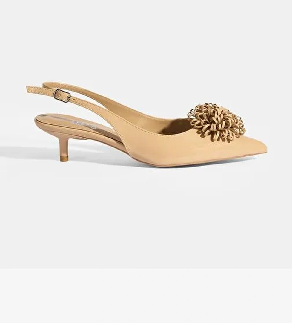 Kadın Bej Aksesuar Detaylı Topuklu Klasik Ayakkabı - Görsel 1