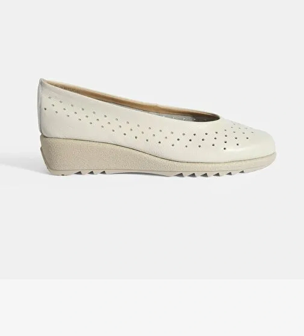 Kadın Beyaz Perforeli DesaComfort Günlük Ayakkabı - Görsel 1