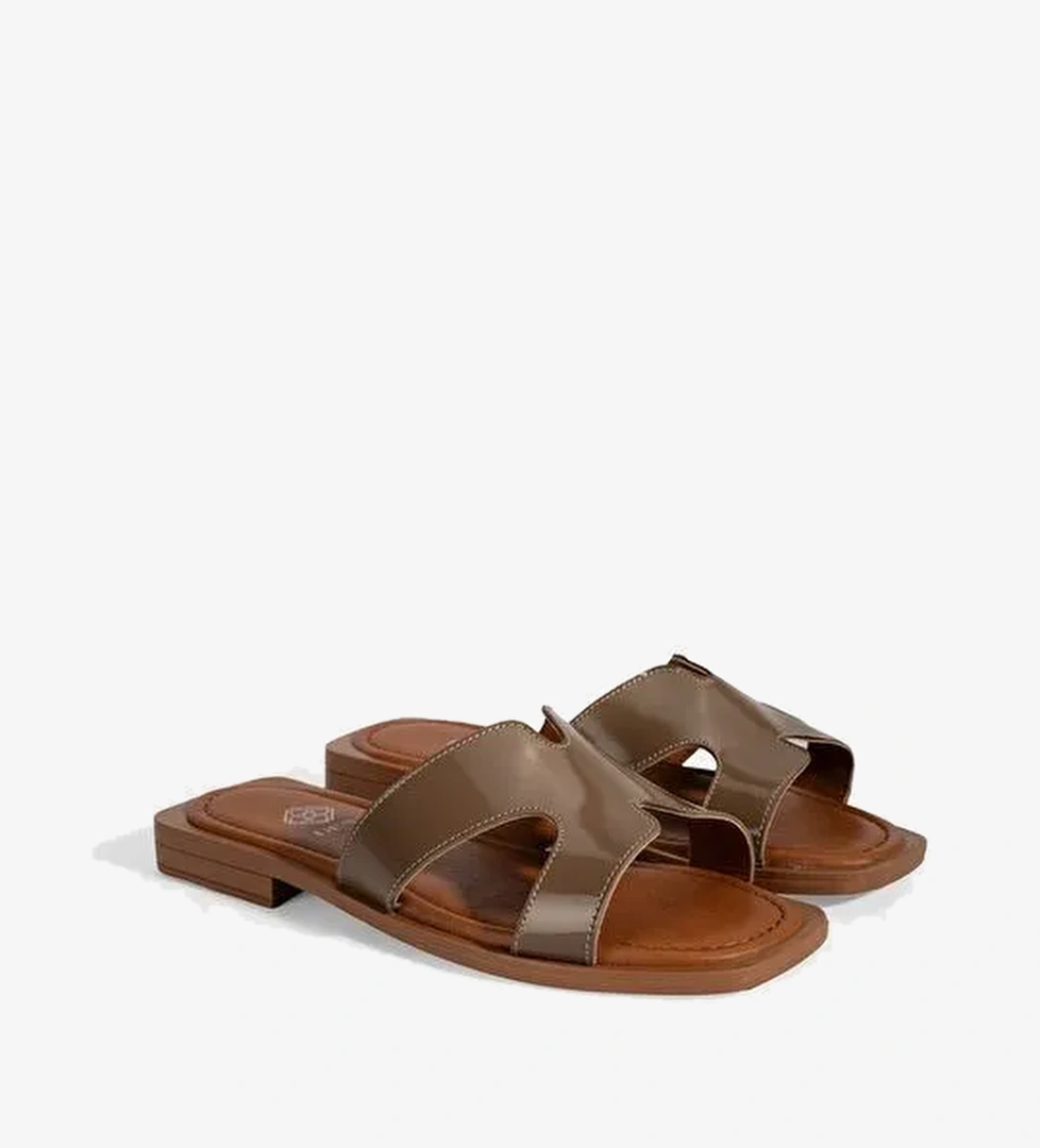 Kadın Kahve Rugan Terlik - Görsel 1