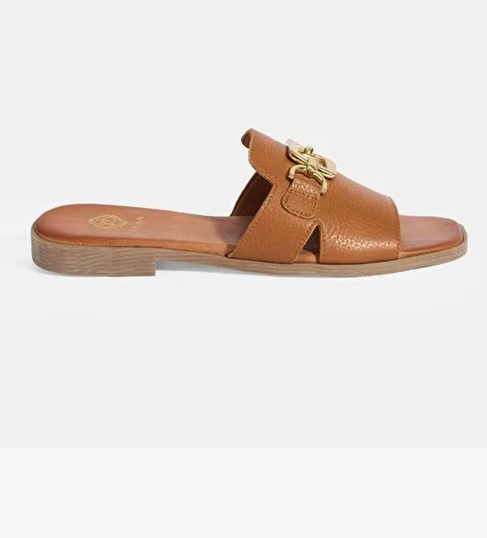 Kadın Taba Metal Toka Aksesuarlı Deri Terlik - Görsel 1