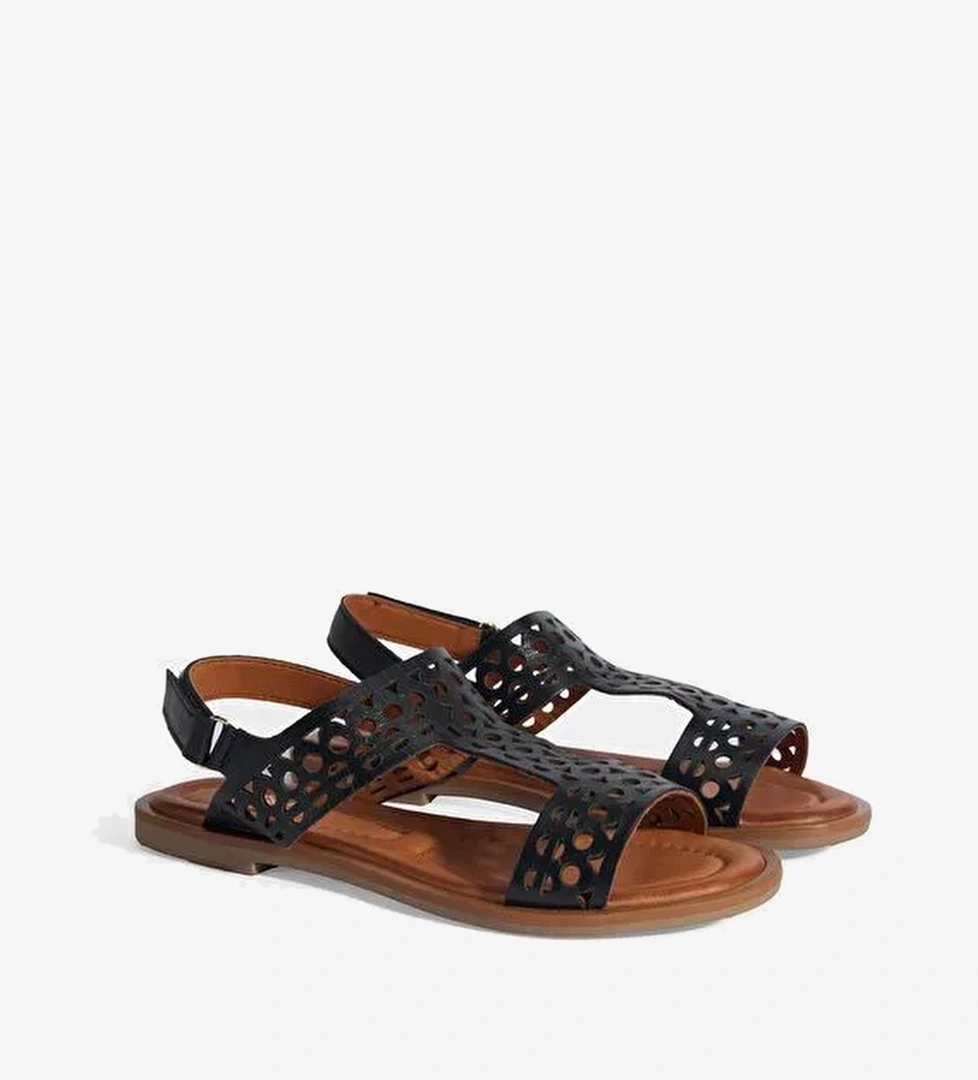 Kadın Siyah Cırt Detaylı Perforeli Deri Sandalet - Görsel 1