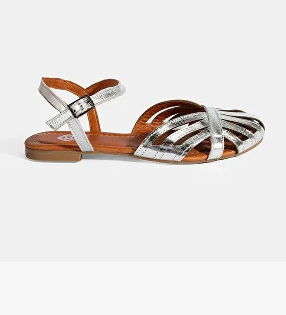 Kadın Gümüş Ayarlanabilir Tokalı Rugan Sandalet - Görsel 1