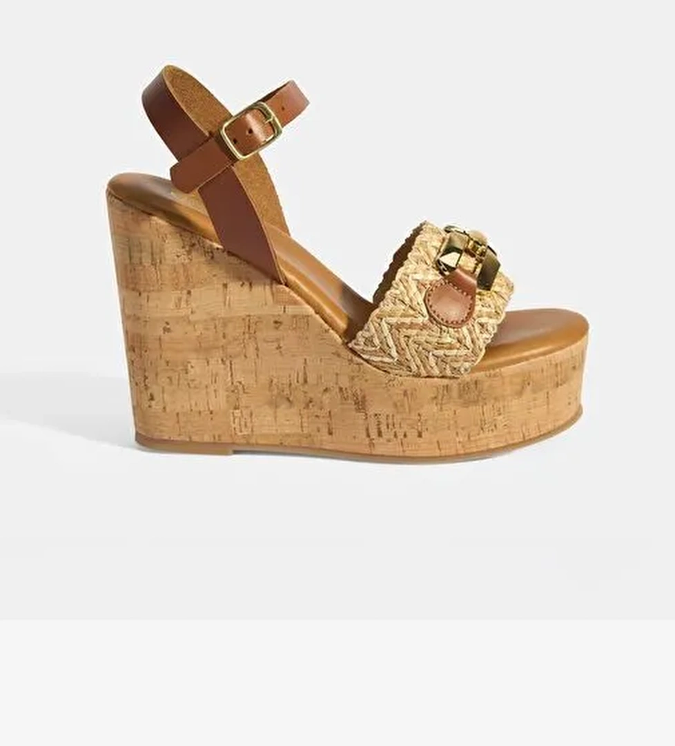 Kadın Kahve Toka Aksesuarlı Deri Detaylı Dolgu Topuklu Sandalet - Görsel 1