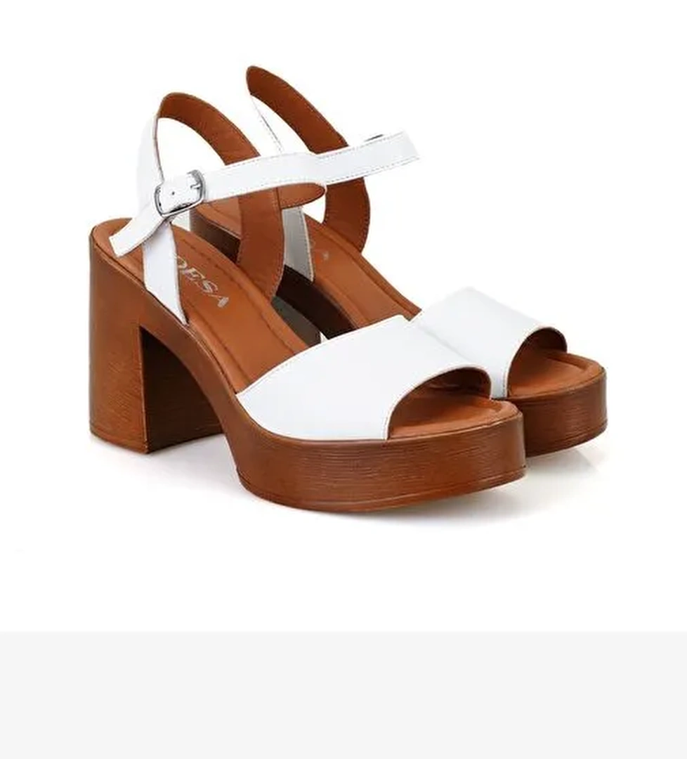 Kadın Beyaz Ayarlanabilir Tokalı Topuklu Deri Sandalet - Görsel 1