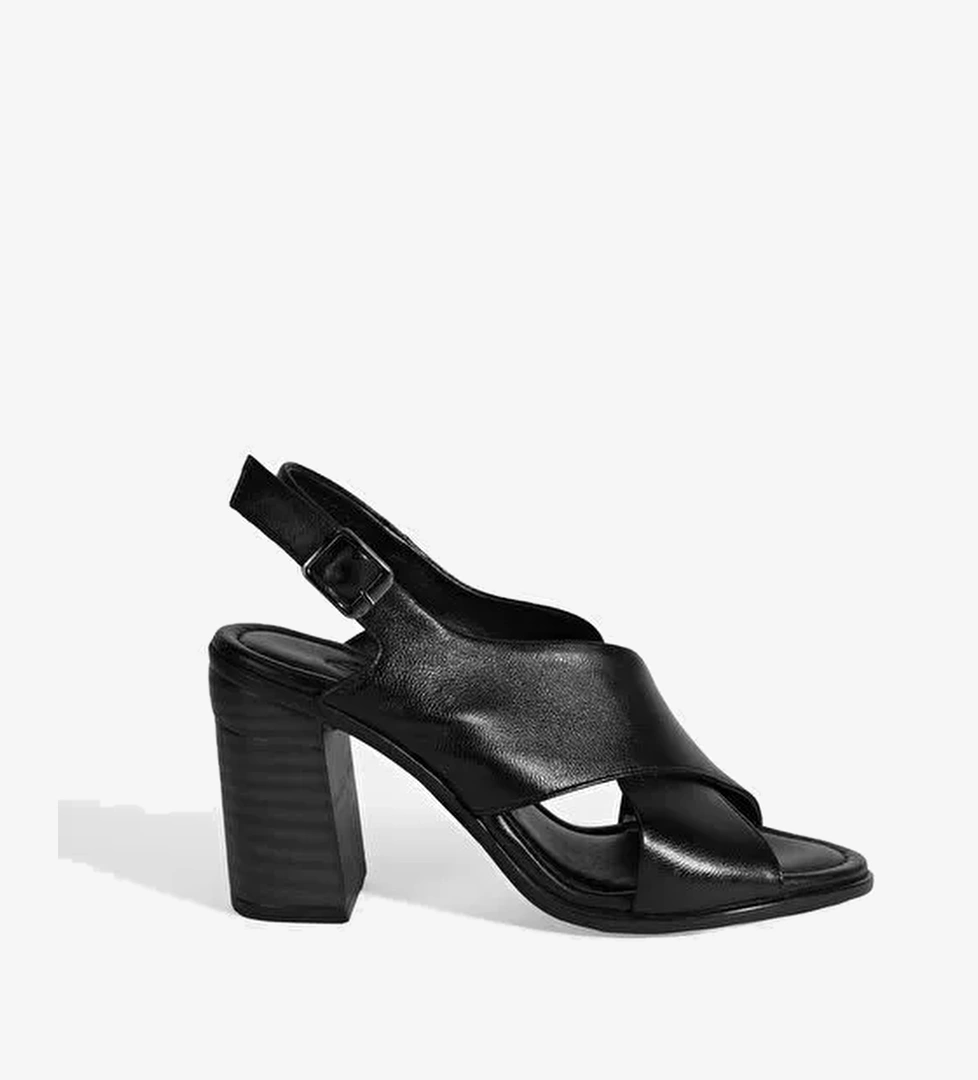 Kadın Siyah Toka Detaylı Deri Sandalet - Görsel 1