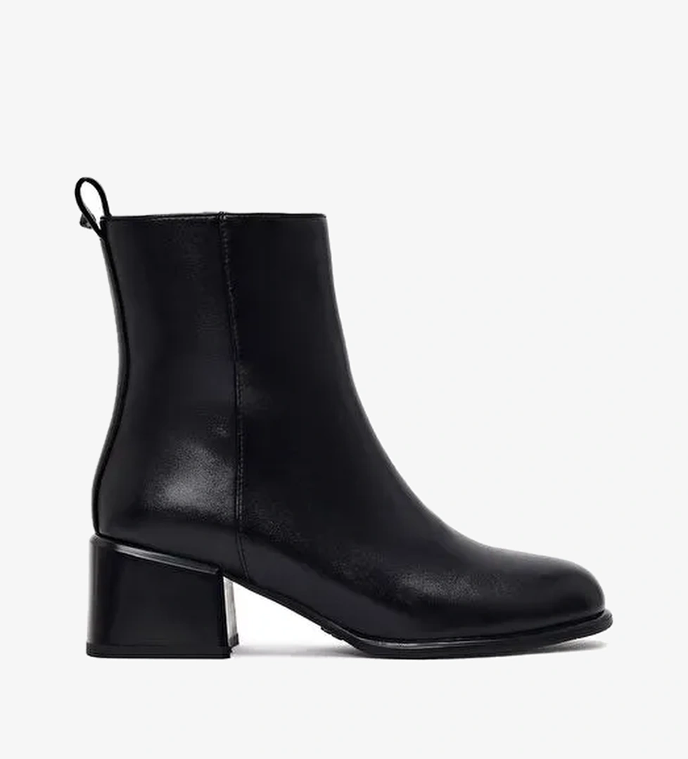 Derimod Derimod Kadın Siyah Fermuarlı Kısa Topuklu Bot 25WFE494718 Boyner'de! Siyah - 1. görsel