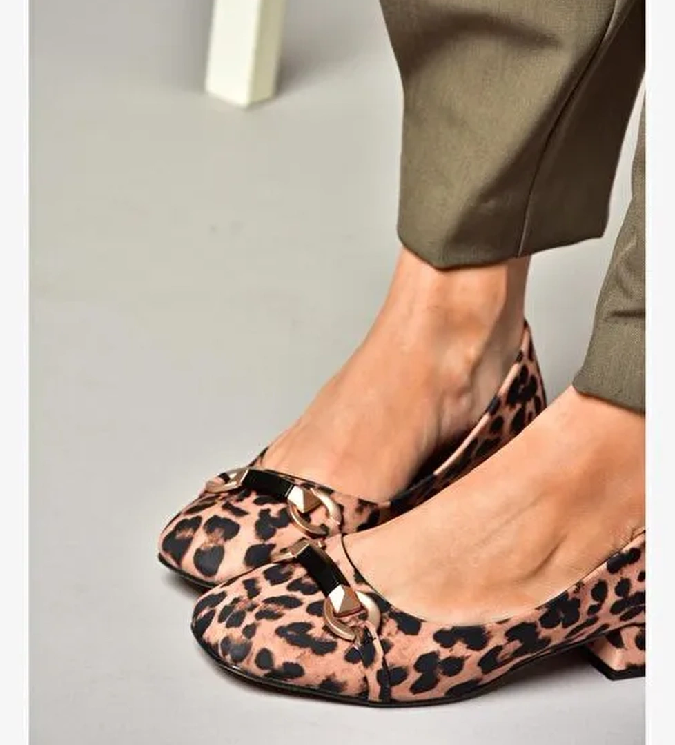T590229604 Leopar Kumaş Alçak Topuklu Kadın Ayakkabı