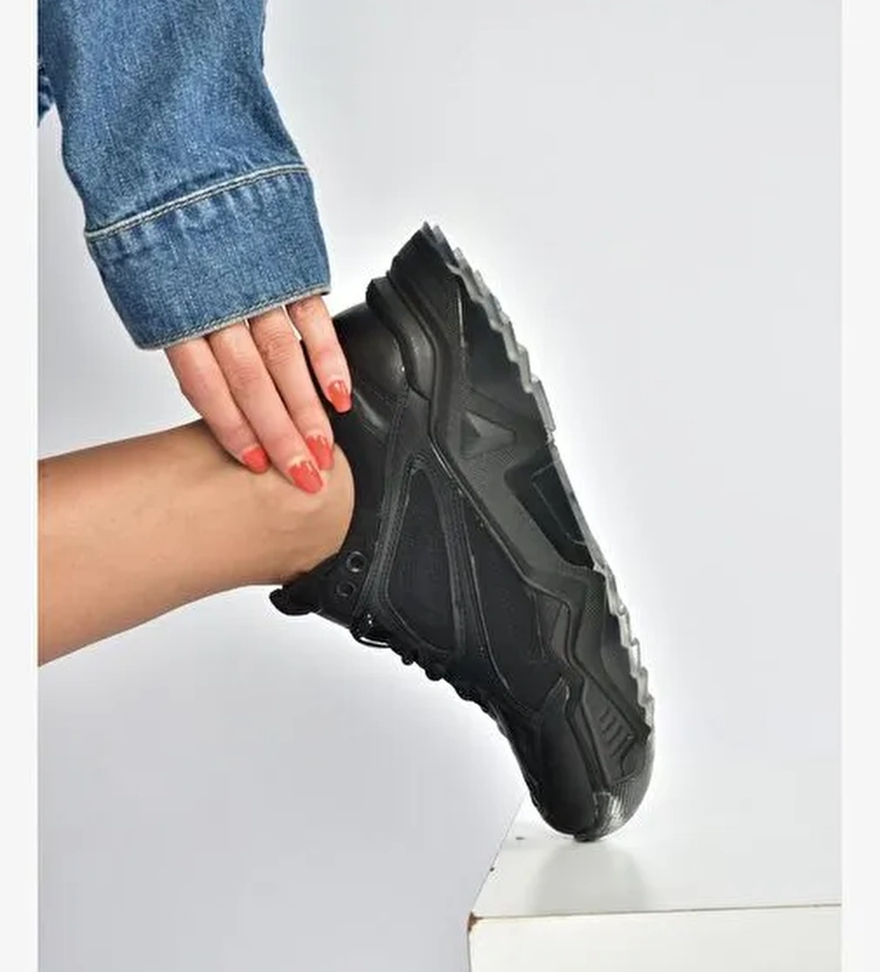 V312611809 Siyah Kalın Tabanlı Spor Ayakkabı Sneakers