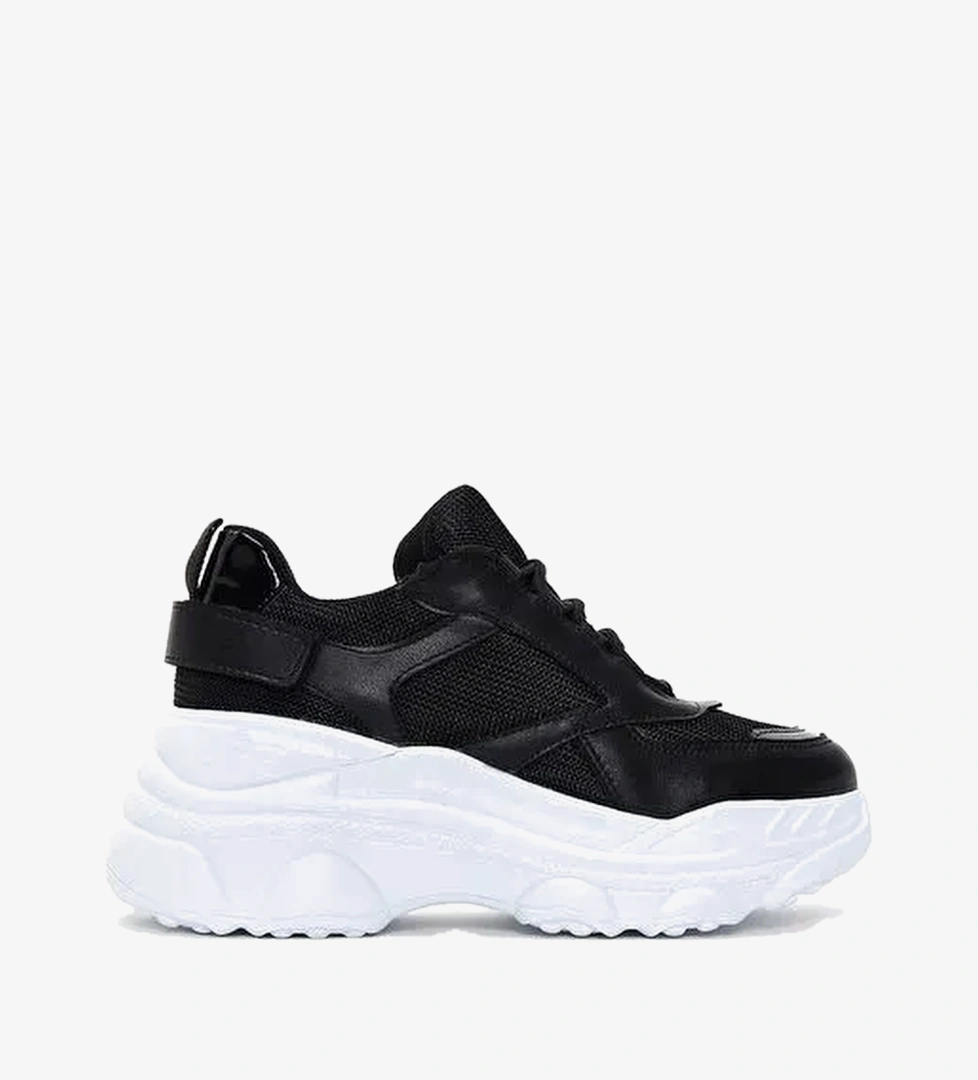 Kadın Siyah Bağcıklı Kalın Tabanlı Sneaker 26PFE220114
