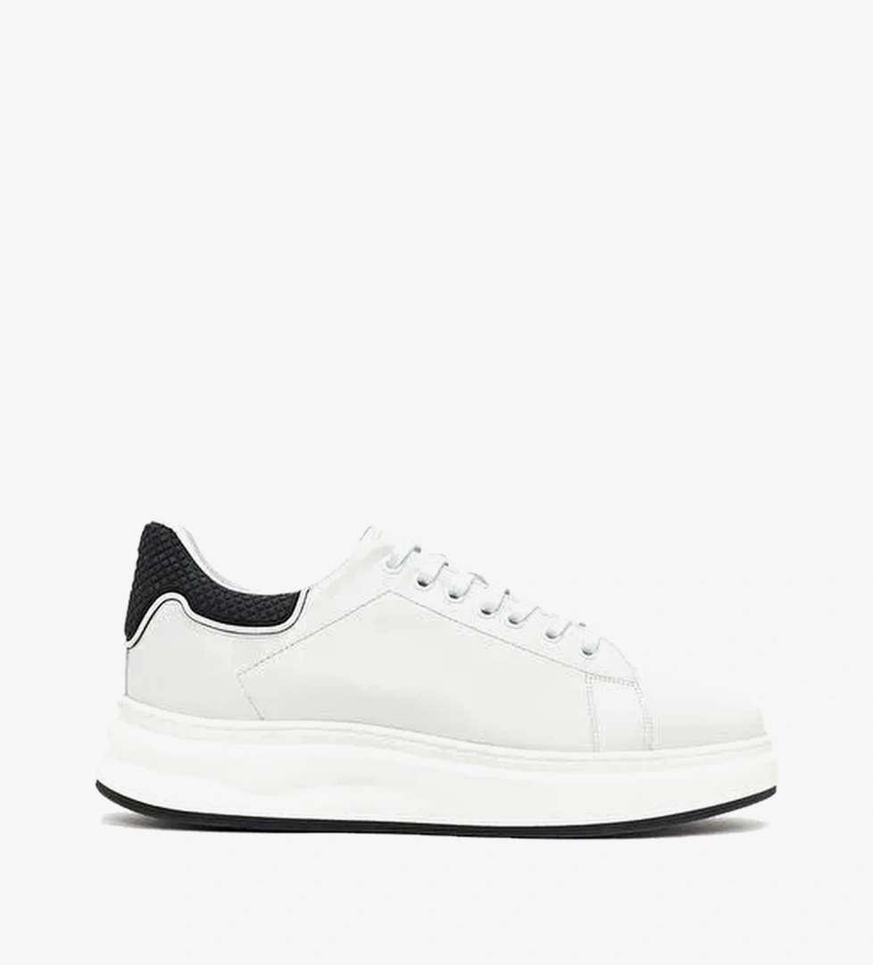 Erkek Beyaz Bağcıklı Kalın Tabanlı Deri Sneaker 26SFD660518