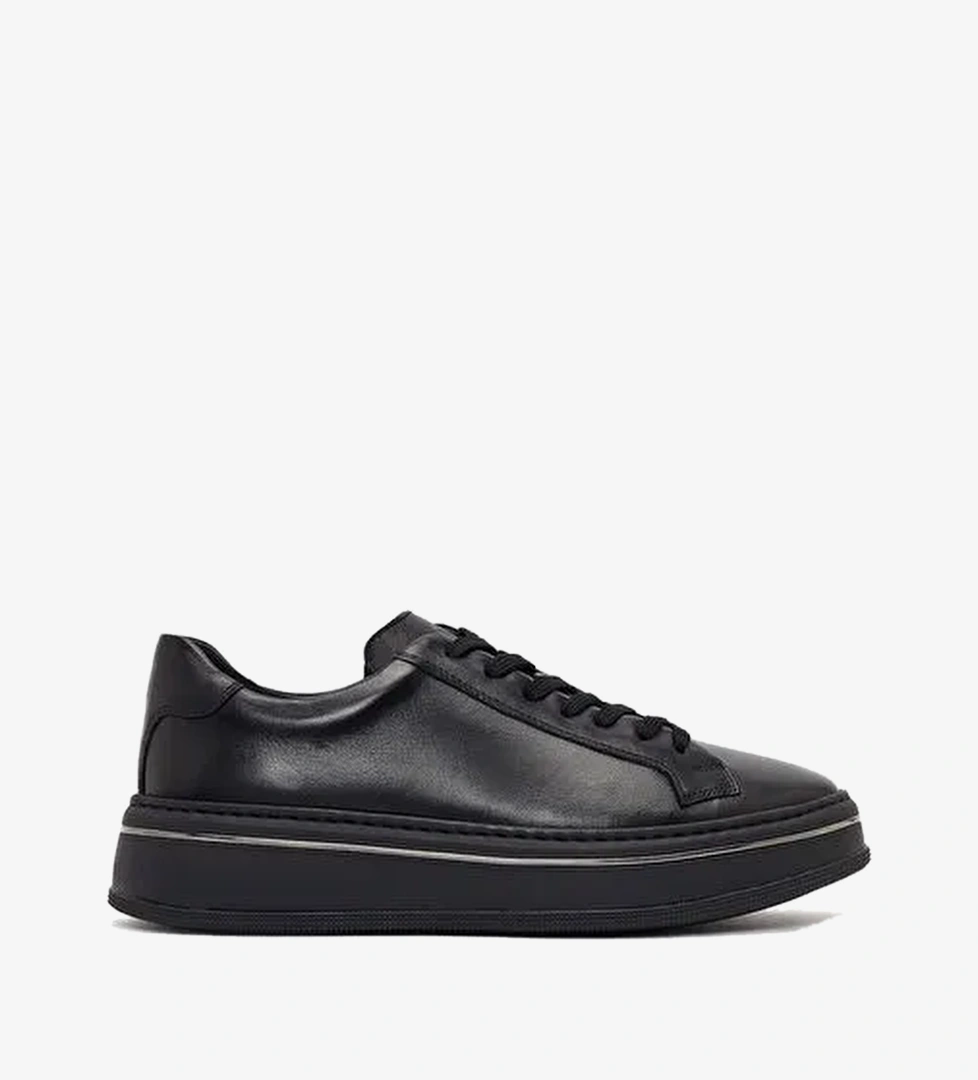 Erkek Siyah Bağcıklı Kalın Tabanlı Deri Sneaker 26SFD640218