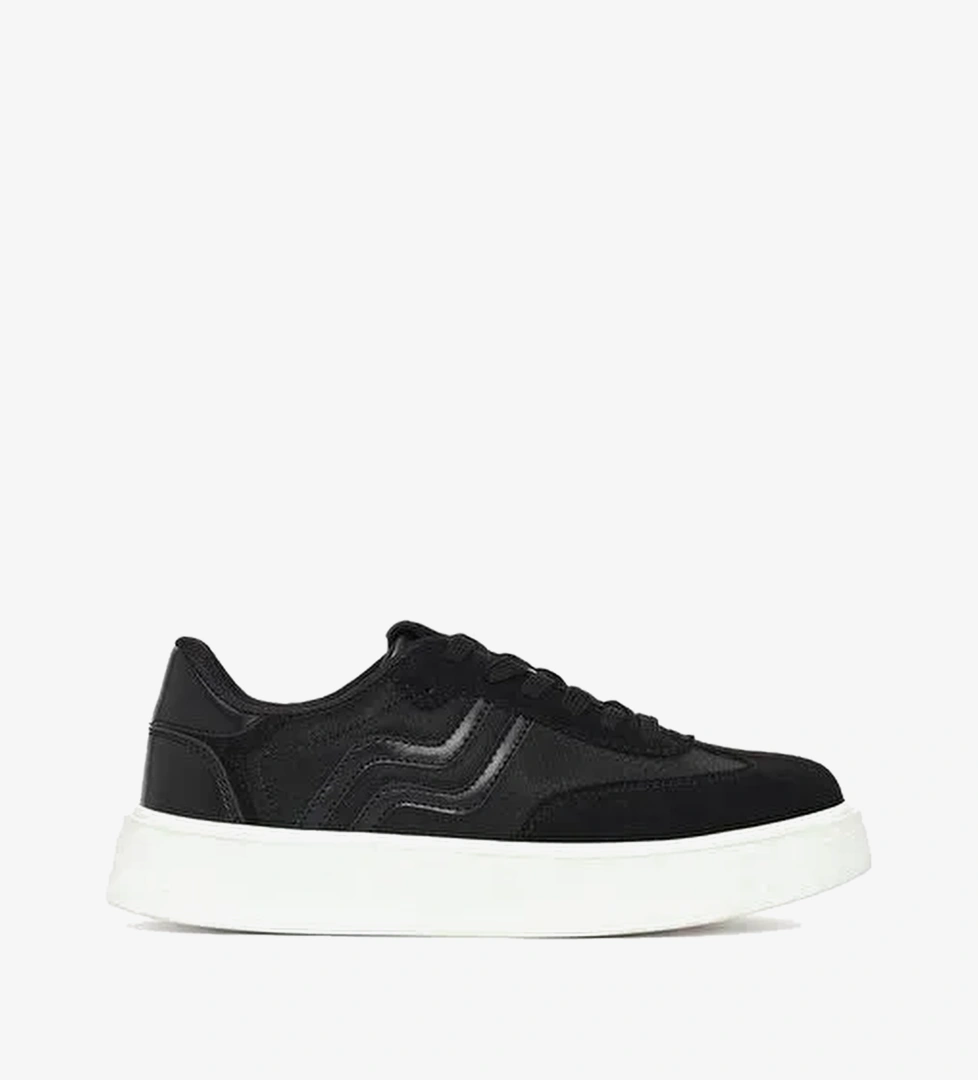 Kadın Siyah Kalın Tabanlı Bağcıklı Sneaker 26PFE145414