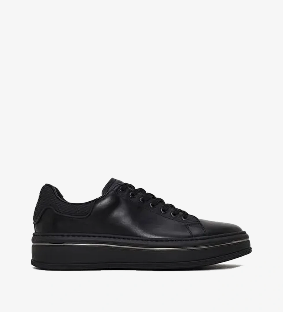Erkek Siyah Bağcıklı Kalın Tabanlı Deri Sneaker 26SFD611318