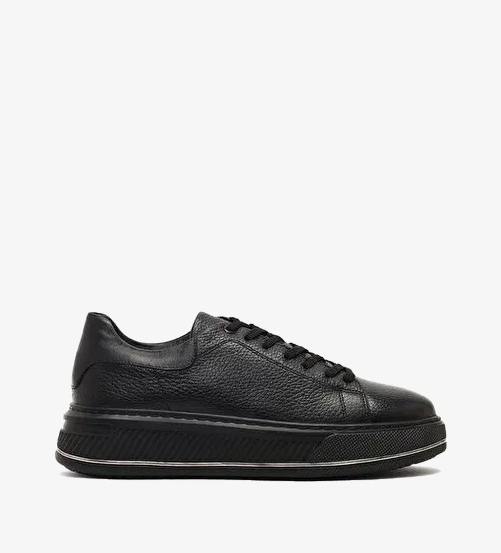 Erkek Siyah Bağcıklı Kalın Tabanlı Deri Sneaker WM780005DF