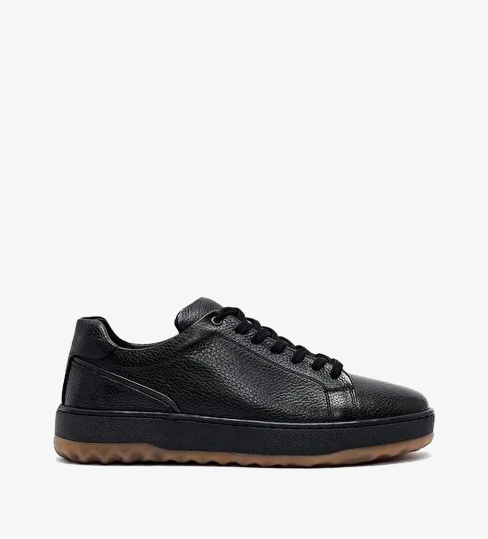 Erkek Siyah Bağcıklı Kalın Tabanlı Deri Sneaker WM780001DF