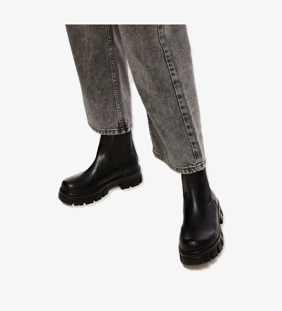 F By Fabrika F By Fabrika Siyah Kadın Bot ENRICKO model görseli