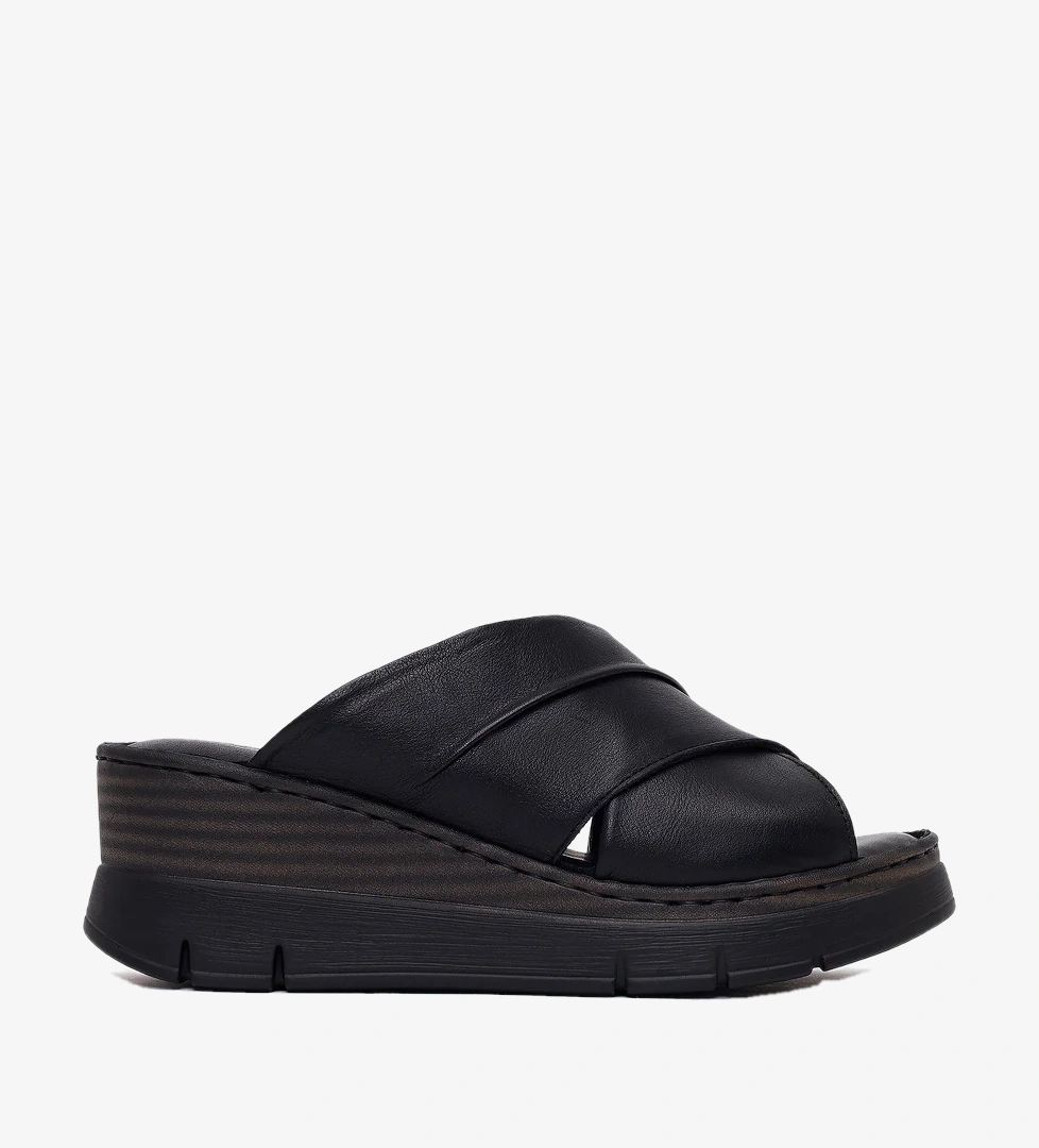 Kadın Siyah Dolgu Topuklu Deri Konfor Terlik