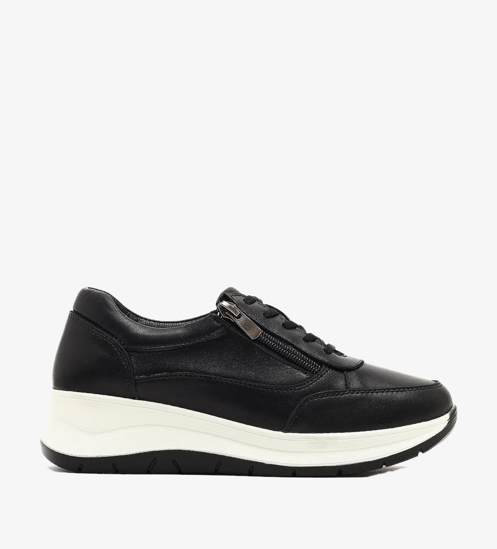 Kadın Siyah Bağcıklı Kalın Tabanlı Deri Sneaker