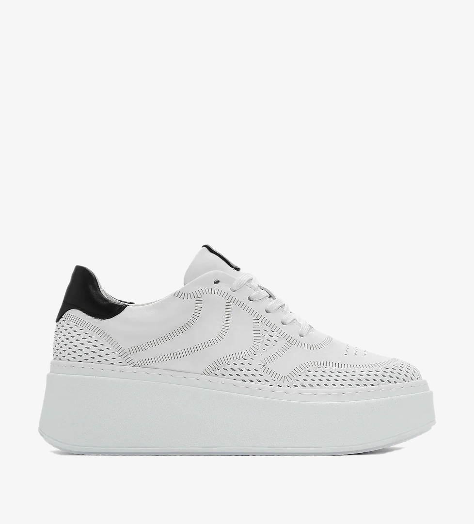 Kadın Beyaz Bağcıklı Kalın Tabanlı Deri Sneaker