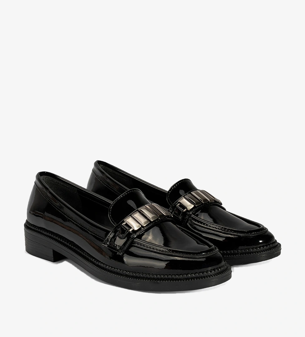 Kadın Siyah Metal Aksesuarlı Loafer