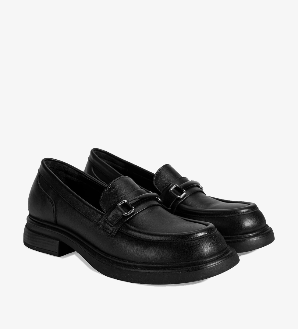 Kadın Siyah Metal Toka Detaylı Deri Loafer