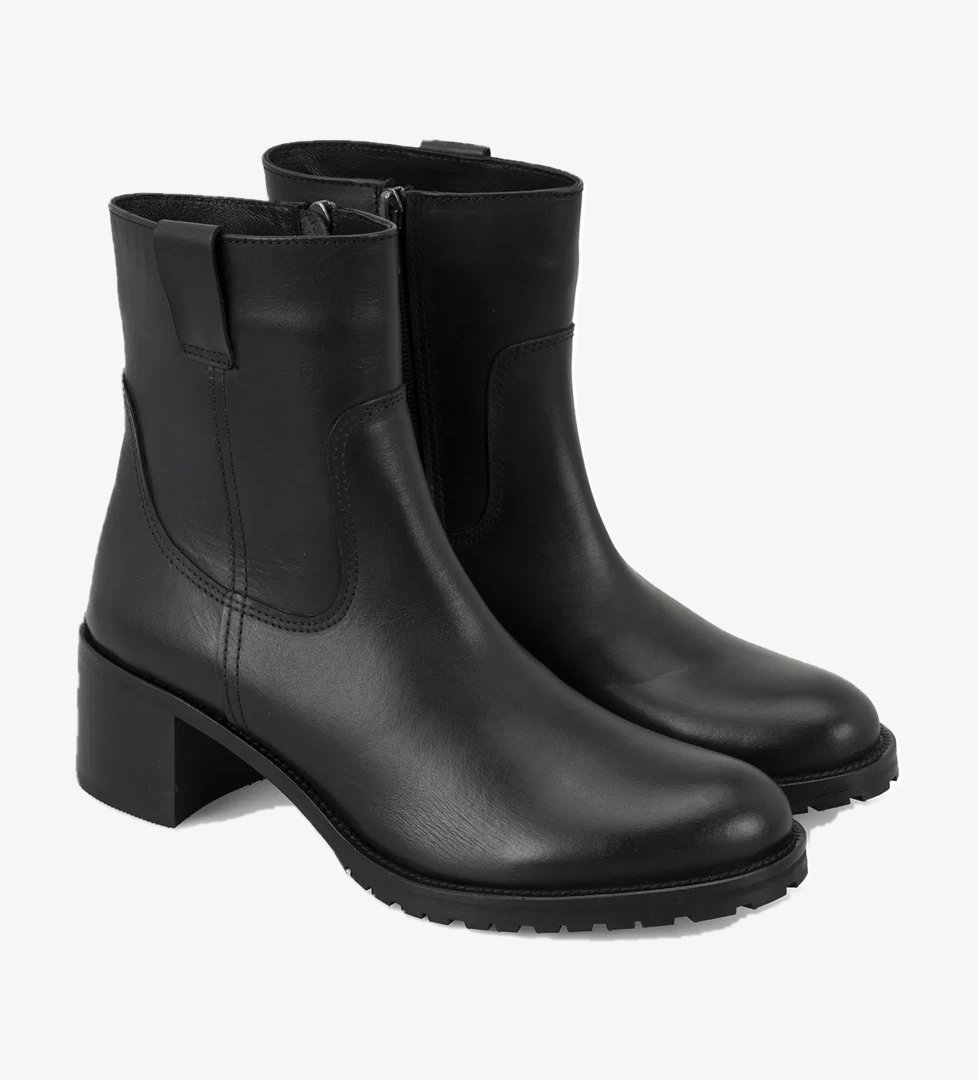 Kadın Siyah Topuklu Deri Bot